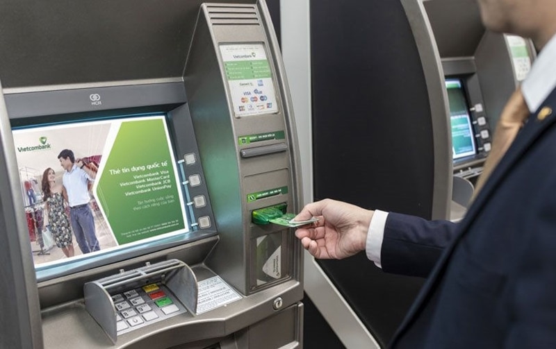 Phí chuyển tiền Vietcombank tại các ATM là 3.300 VND/giao dịch