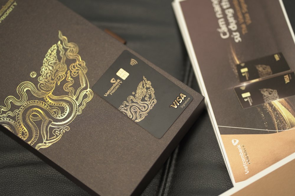 Thẻ Vietcombank Visa Signature được Vietcombank phát hành dành riêng cho khách hàng phân khúc cao cấp thuộc Hội viên Vietcombank Priority.