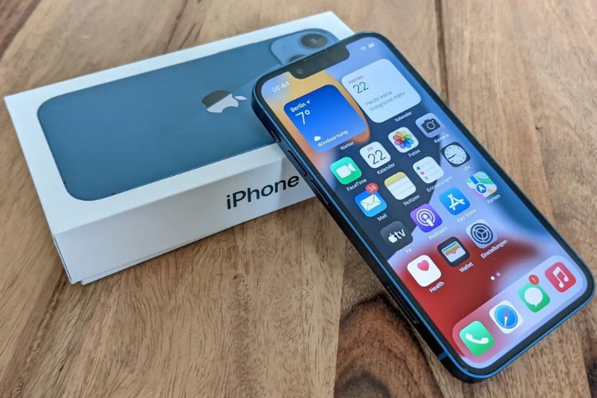 iPhone 13 giá bao nhiêu 2026? Tham khảo ngay mức giá mới nhất!