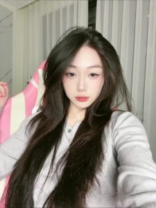 Hot Girl Trần Hà Linh Là Ai? Khám Phá Hành Trình Vượt Sóng Gió